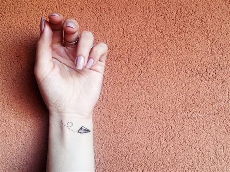 tatuaggi piccoli significativi maschili|Tatuaggi piccoli: 300 immagini e idee per donna e。